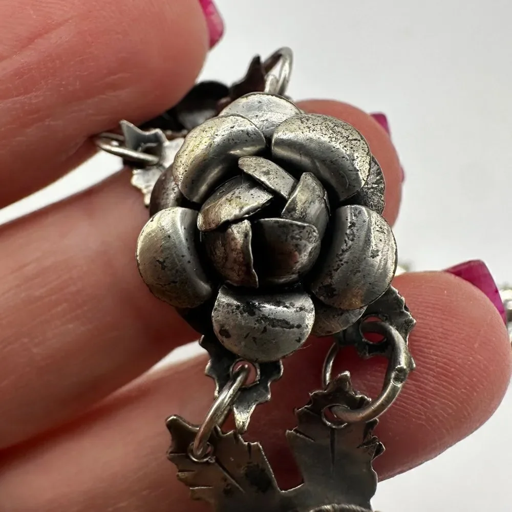 Vintage flower and‎ leaf bracelet stamped “silver made” Mexico!
